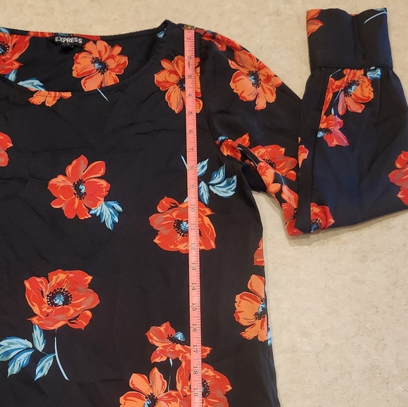 NWOT Express Floral Blouse - Picture 6 of 7